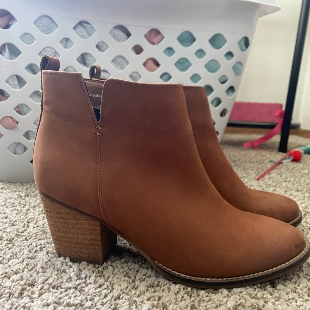 Blondo tan waterproof booties. Size 8